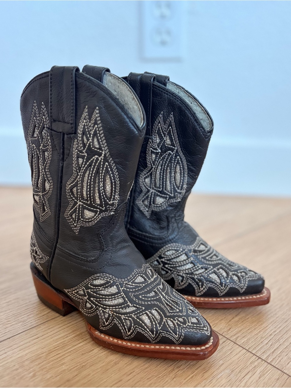 Aventurero Black and Glitter Silver Sparkle Cowboy Western boots Toddler size 8